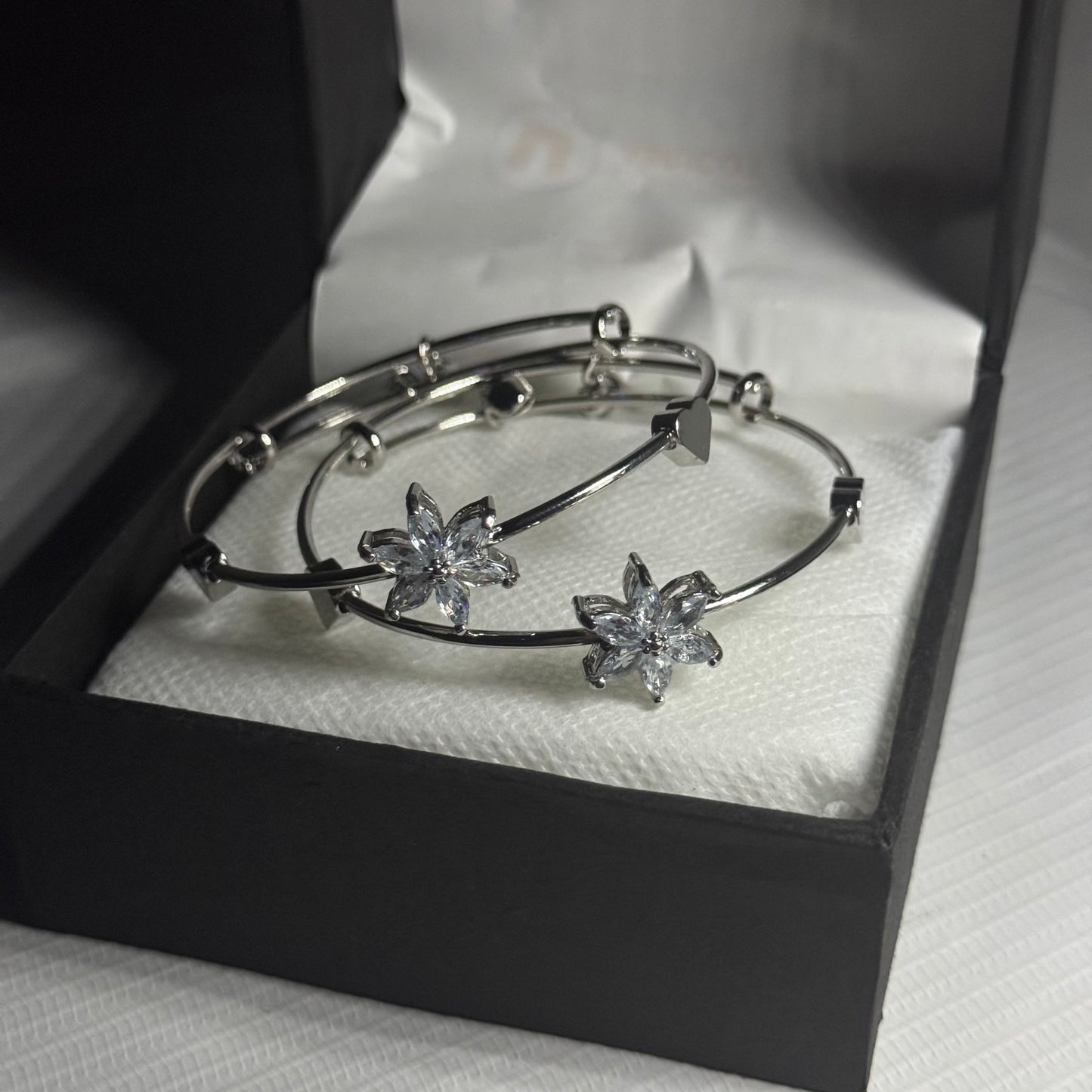 Silver and Clear Elegant Round Bracelet