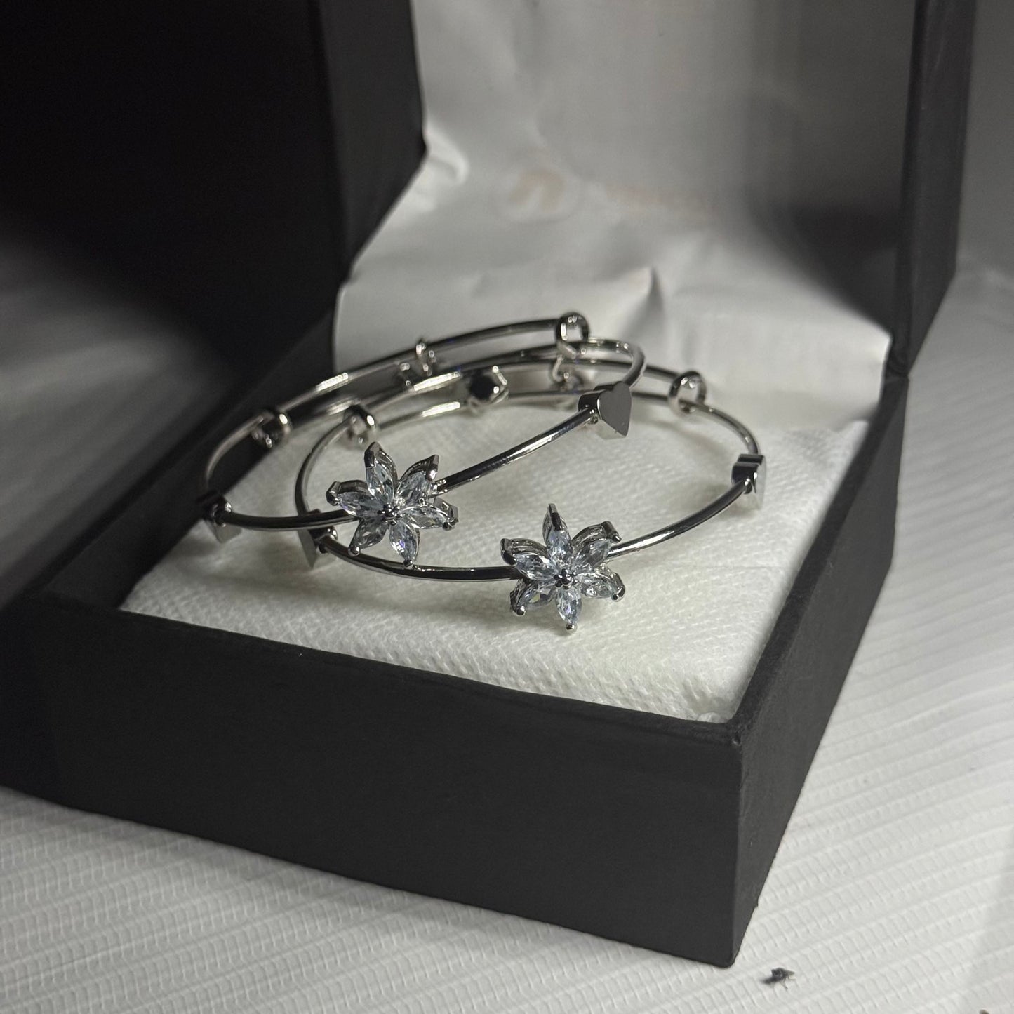 Silver and Clear Elegant Round Bracelet