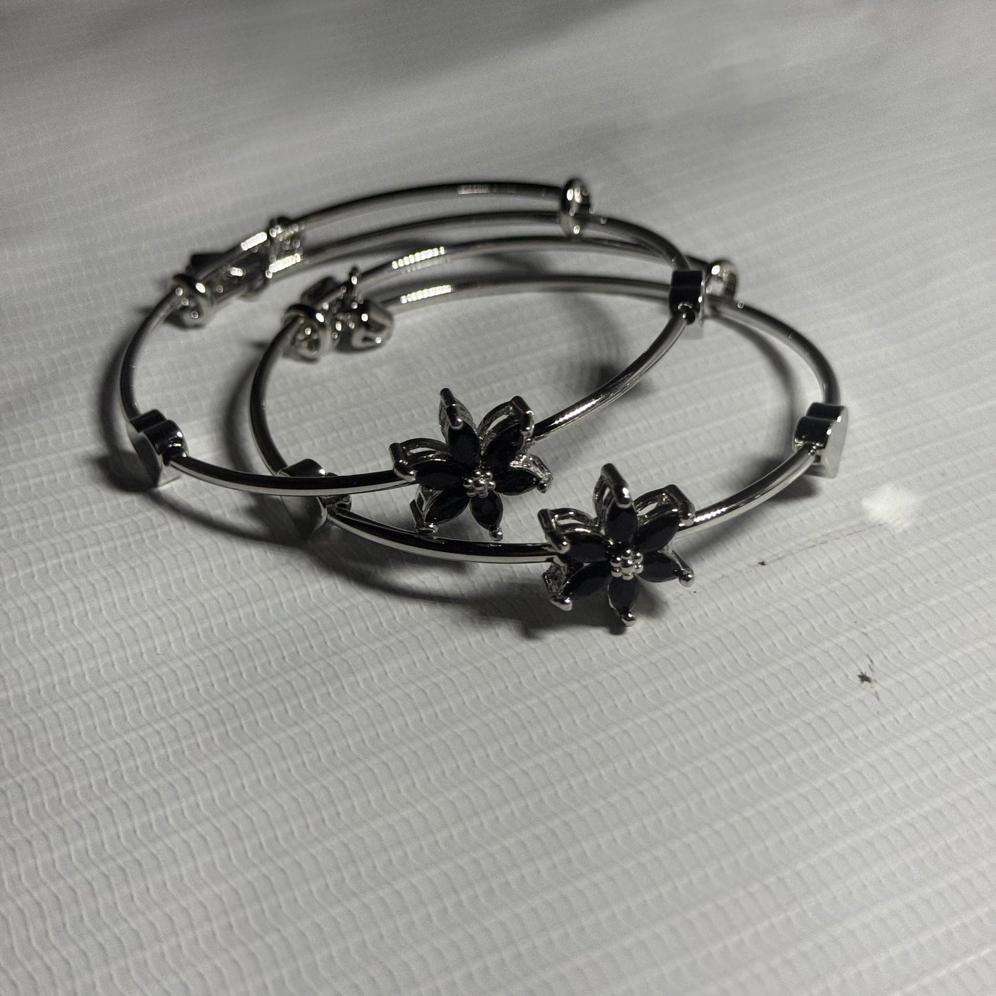 Silver and Black Elegant Round Bracelet