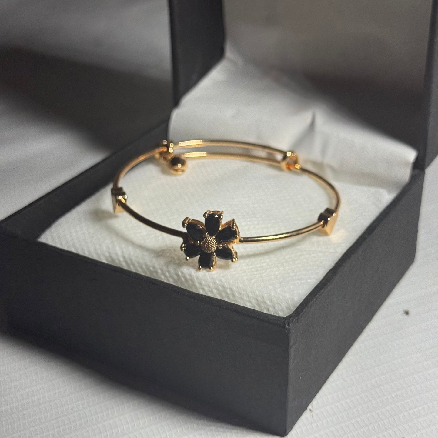 Classic Round Bracelet - Single Piece