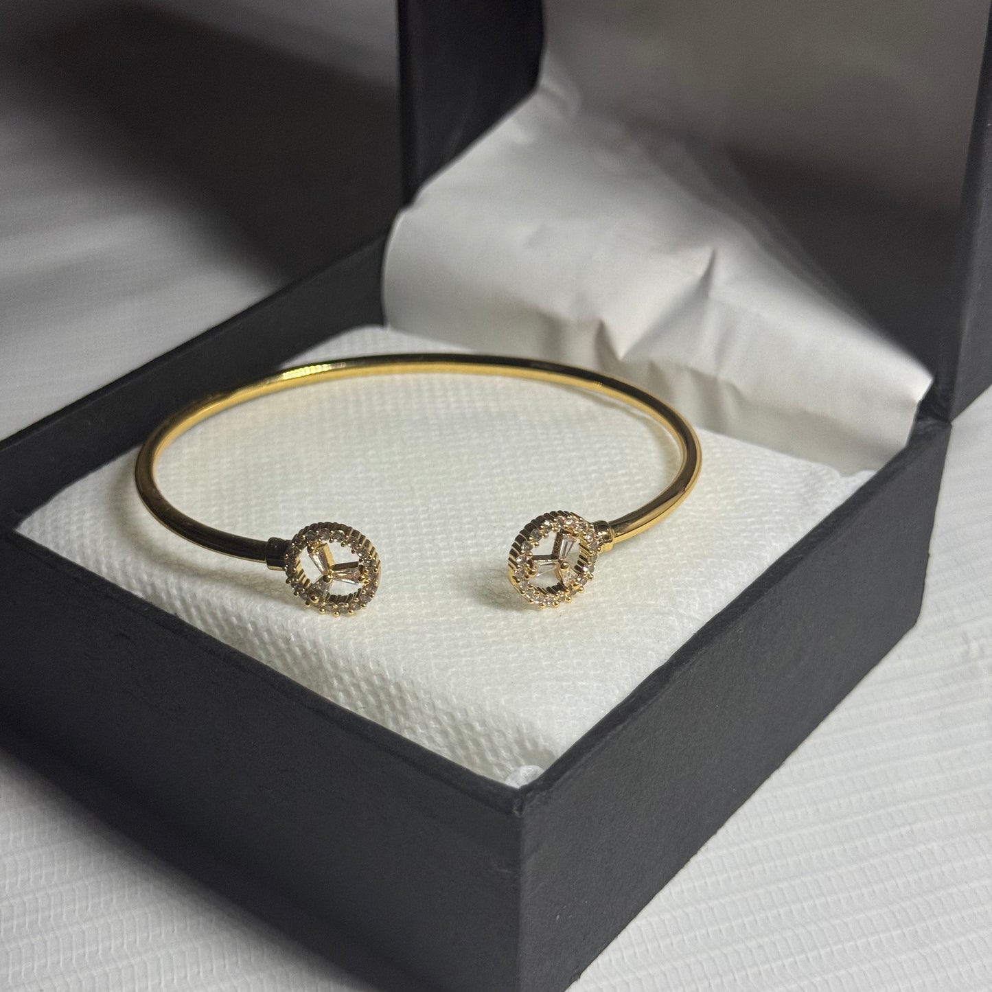 Single Piece Elegant Bracelets 2