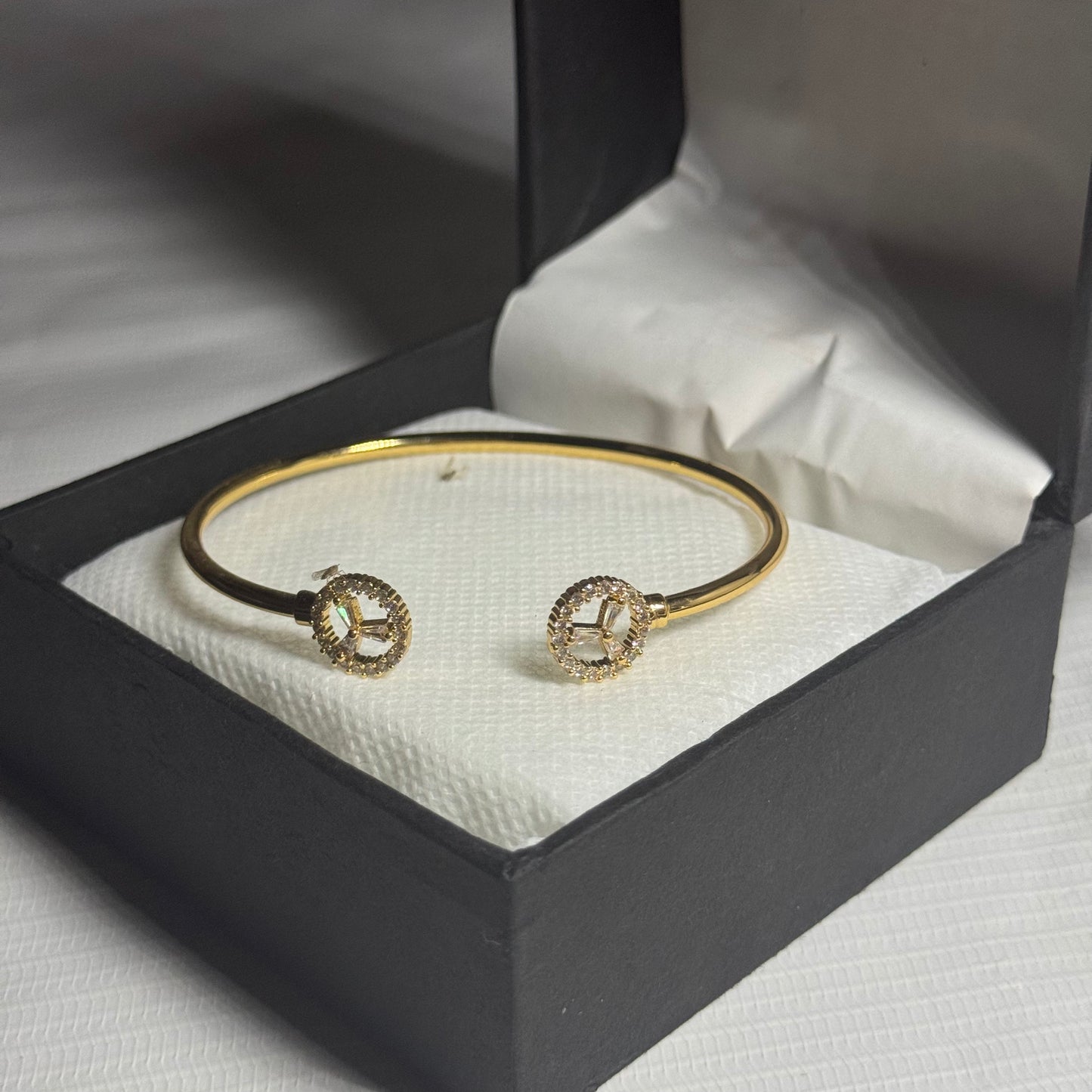 Single Piece Elegant Bracelets 2