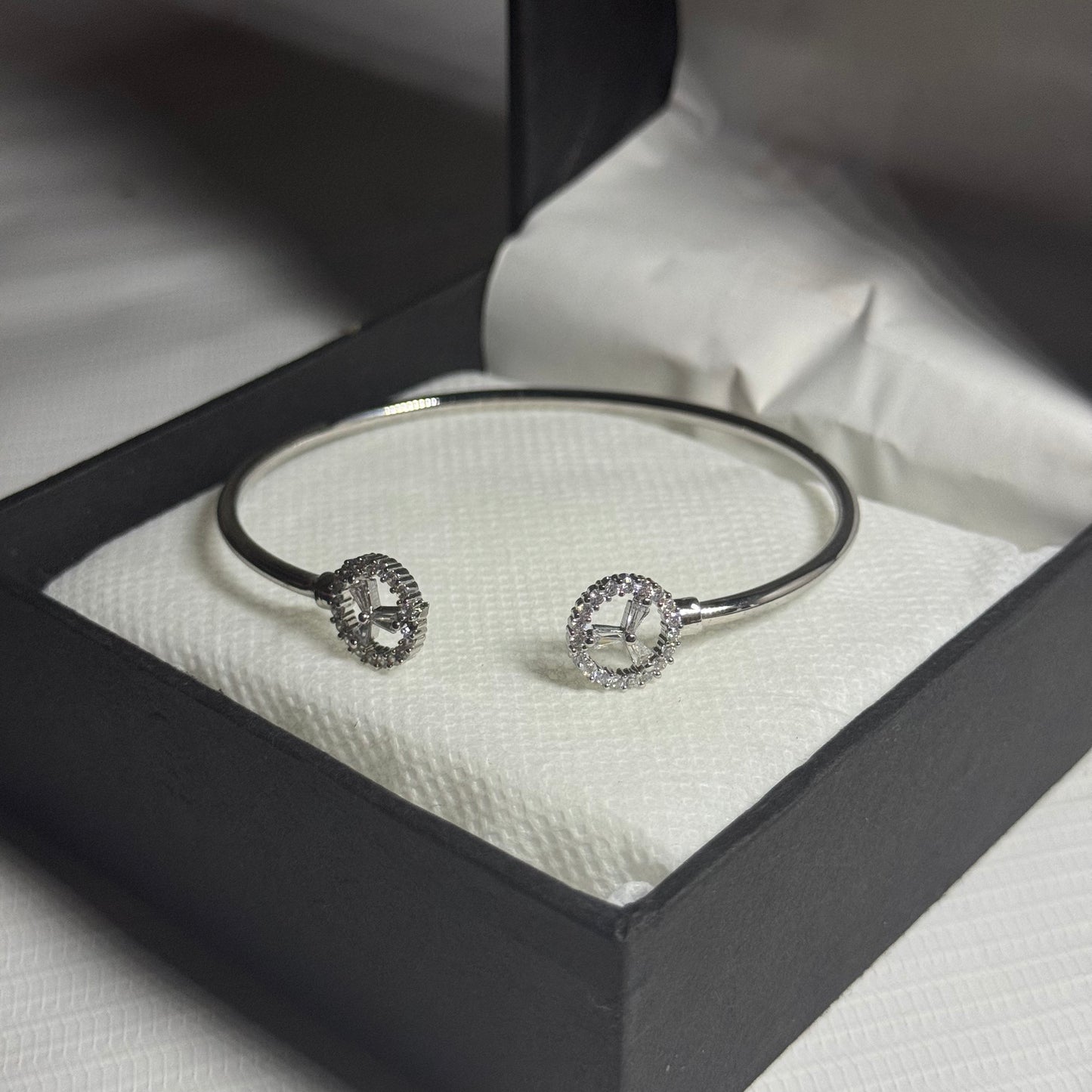 Single Piece Elegant Bracelets 2