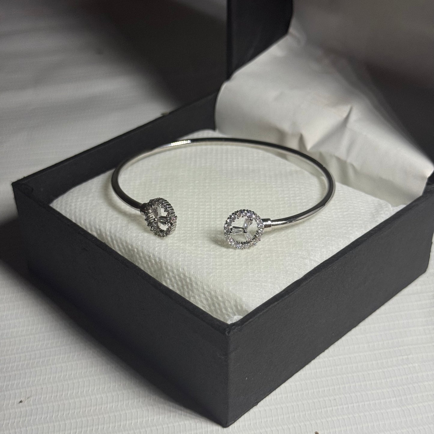 Single Piece Elegant Bracelets 2