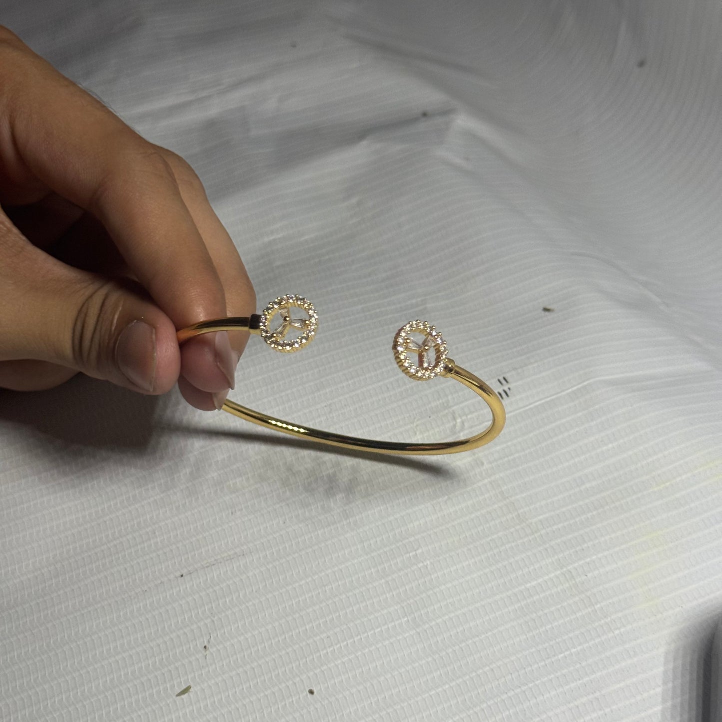 Single Piece Elegant Bracelets 2