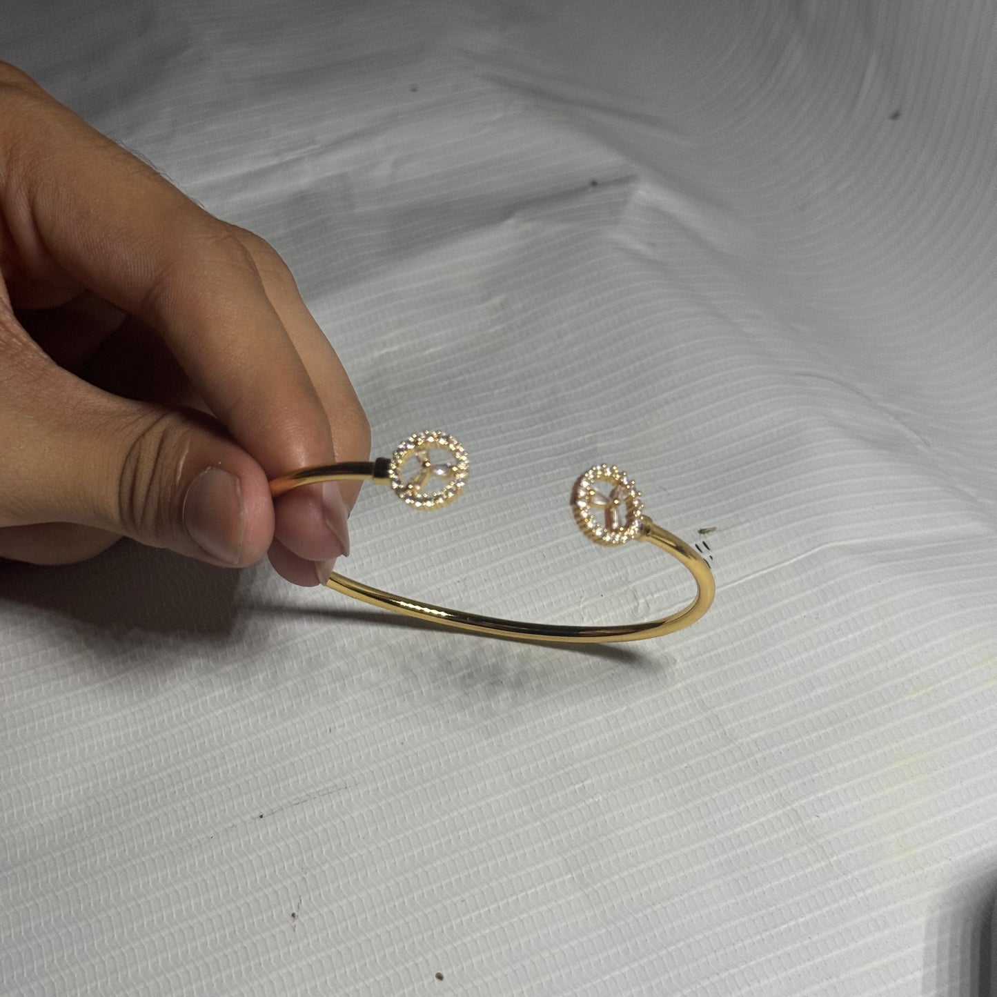 Single Piece Elegant Bracelets 2