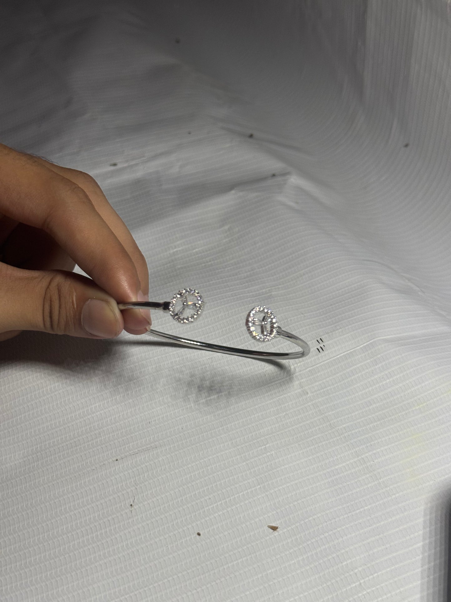 Single Piece Elegant Bracelets 2